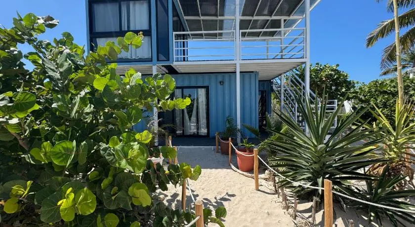 Casa Arsha Beachfront Bed & Breakfast - Image 1