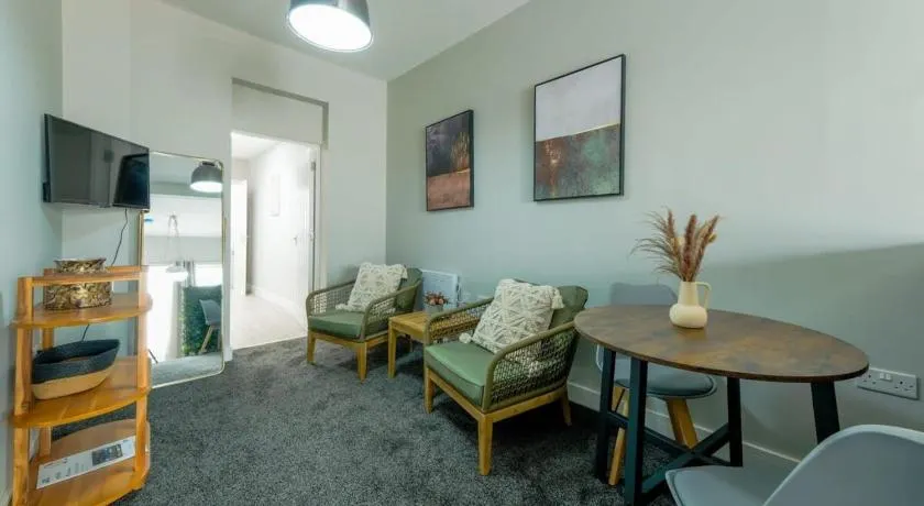 526 Gloucester Flat 1 - Hopewell - Image 1