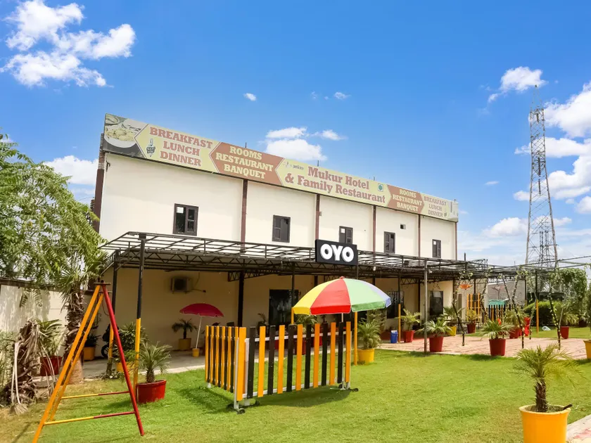 Collection O Mukur Hotel And Restaurant - Image 1