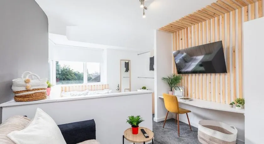 Stylish Studio Apt in Leeds - Image 1