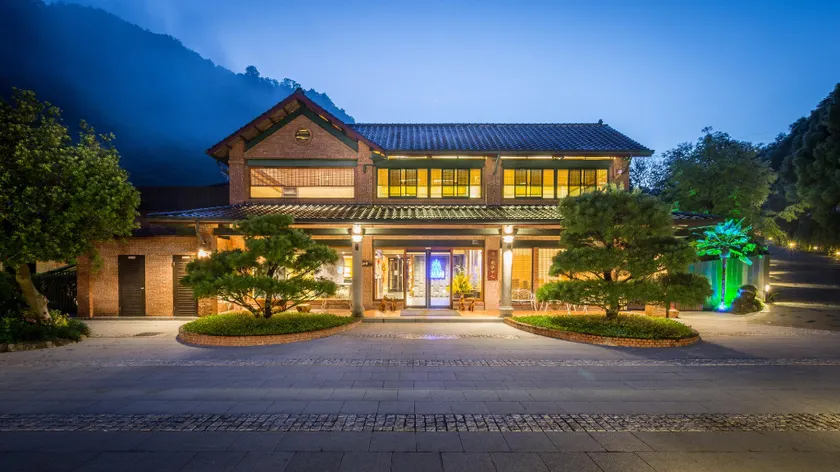 Cloudland Resort - Image 1