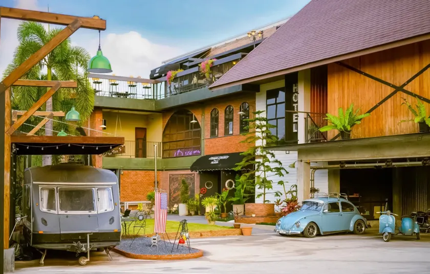 Dream Factory Hotel - Image 1