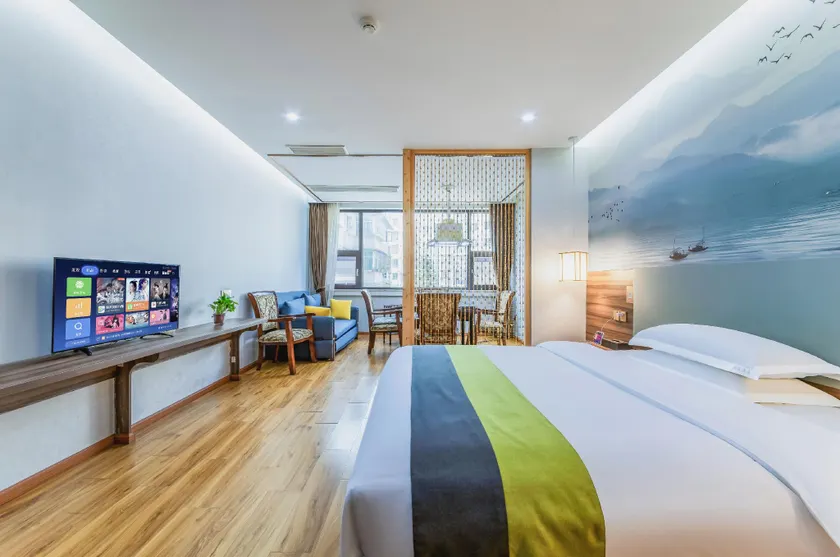 Summit Hotel - Image 1
