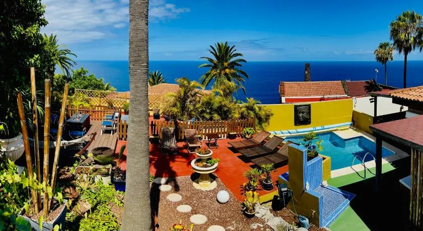 Villa con piscina climatizada y vistas al mar - Image 1