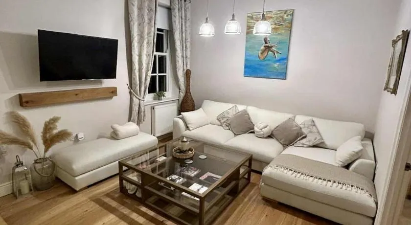 Luxury 1 Bedroom Flat in Great Location - Image 1