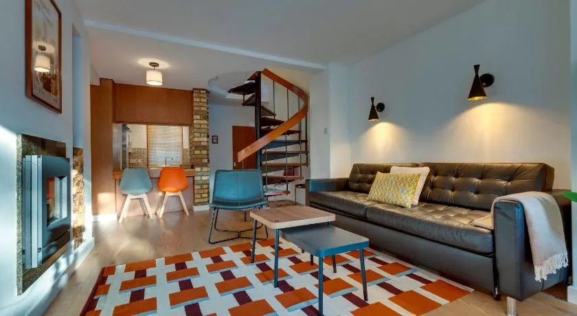 Modern and Stylish Townhouse in City Centre Pass the Keys - Image 1
