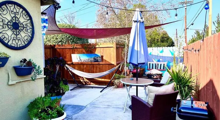 Hidden Gem LA 2bd house with dreamy backyard - Image 1