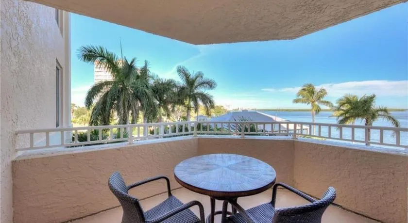 Charmant appartement en copropriété adapté aux familles avec jacuzzi, piscine et barbecue | Vue sur l'eau | Proche de la plage - Image 1