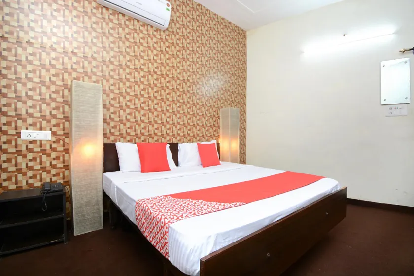 OYO 33024 Urban Guest House - Image 1