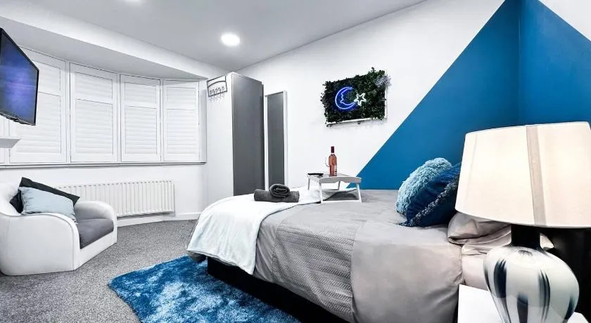 Cosy Contemporary Apartment - Brimsdown, Enfield - Image 1