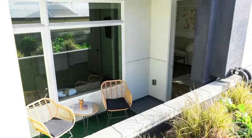 West Hollywood White Haven 1BR 1Parking - Image 1