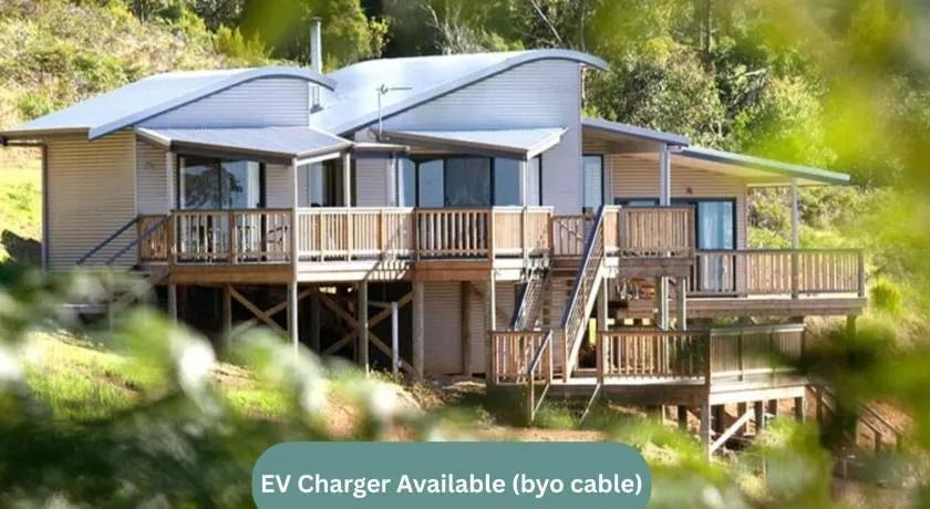 Serendeva: Stunning views, private & EV charger - Image 1