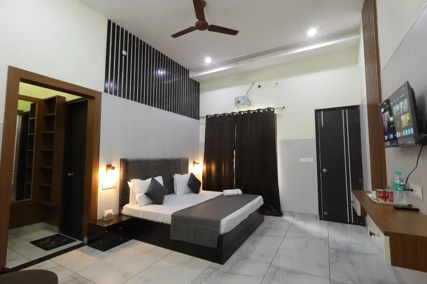 Hotel Sapphire - Image 1