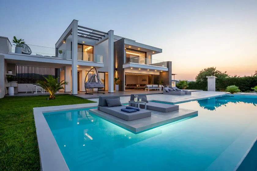 Antonio Villa - Image 1