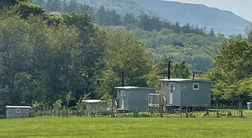 Clay Bank Huts, Roseberry Shepherds Hut - Image 1