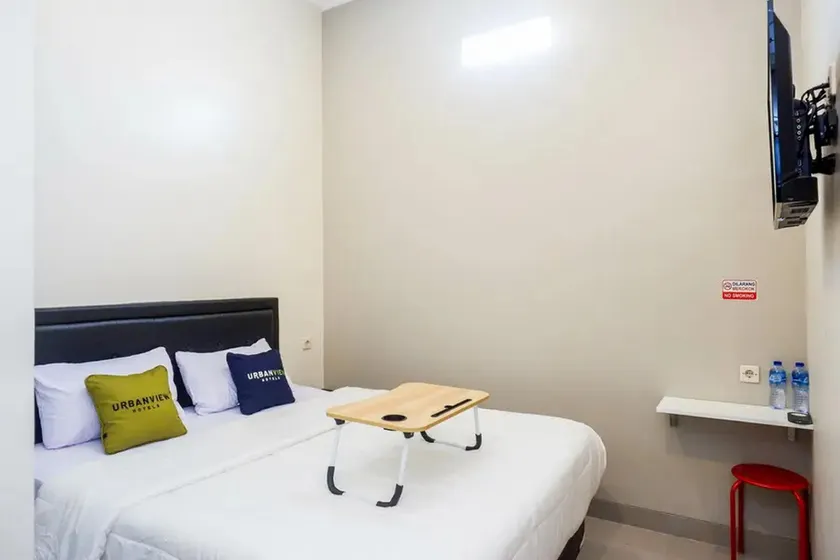 Urbanview Hotel near Alun Alun Tegal - Image 1