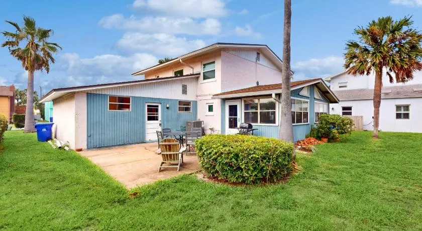 Spacious Seaside Cottage w/ Sunroom – 1-Minute Walk to Vilano Beach - Image 1