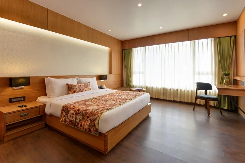 Summit Montana Suites & Spa at Mall - Image 1