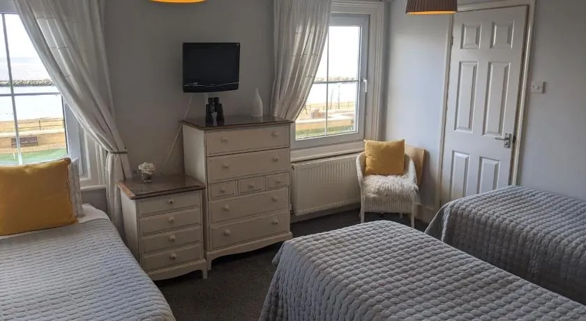 Aqua Bay Guest House - Image 1
