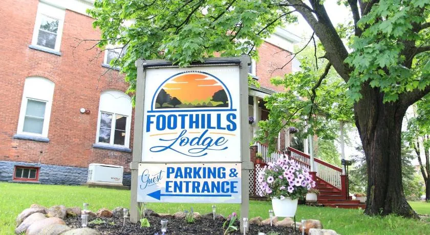 Foothills Lodge & Cafe - Image 1