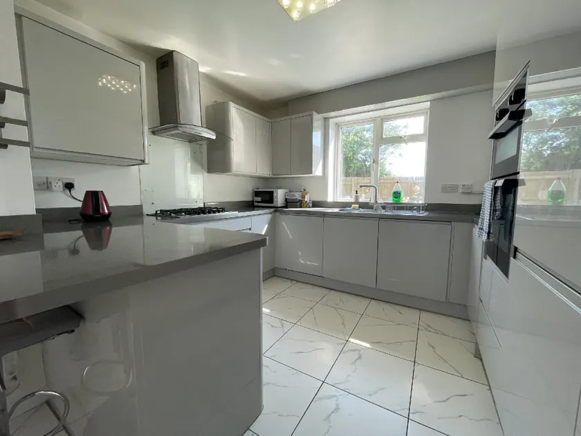 Fabulous Family Home in Lovely Little Stoke - Image 1