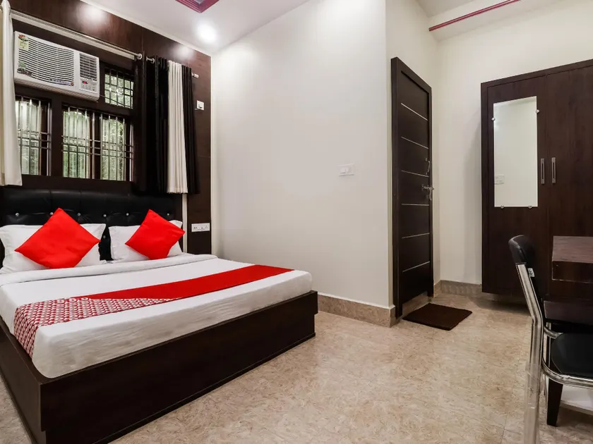 OYO 41690 Hotel Center Point - Image 1