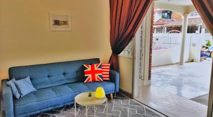 Queensbay Mall, Up to 5 Pax, 2 Bedrooms, 1 Bathroom, 1 Car Park by Star Home - Image 1