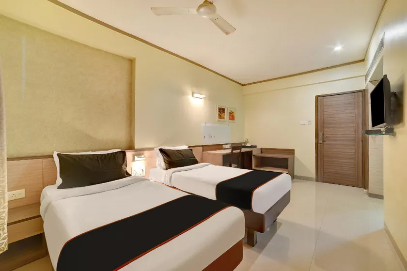 Super Townhouse Oak Pune Railway Station Formerly Kapil Residency - Image 1