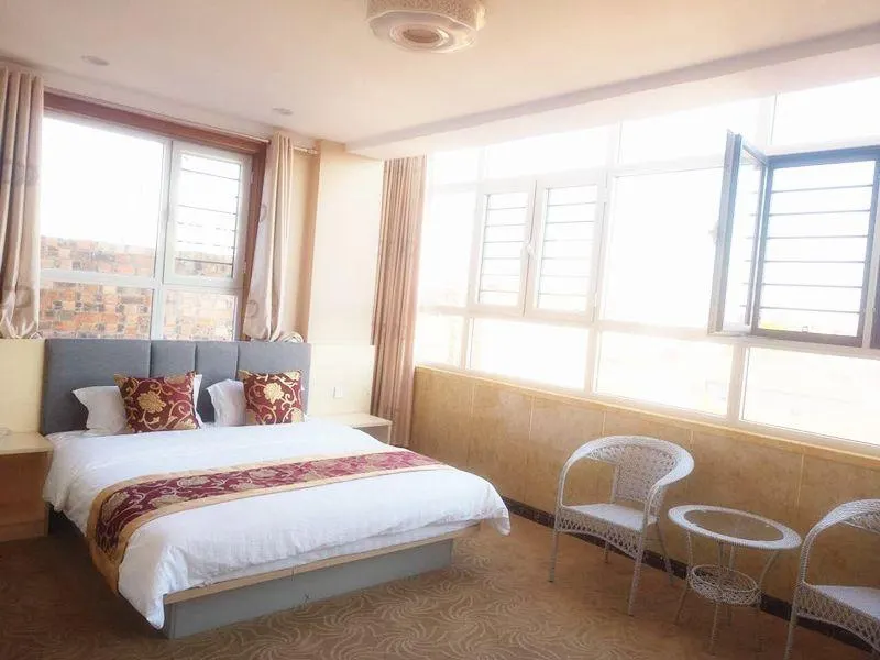 Pear Township Express Hotel - Image 1