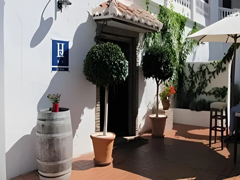 Hostal Avalon - Image 1