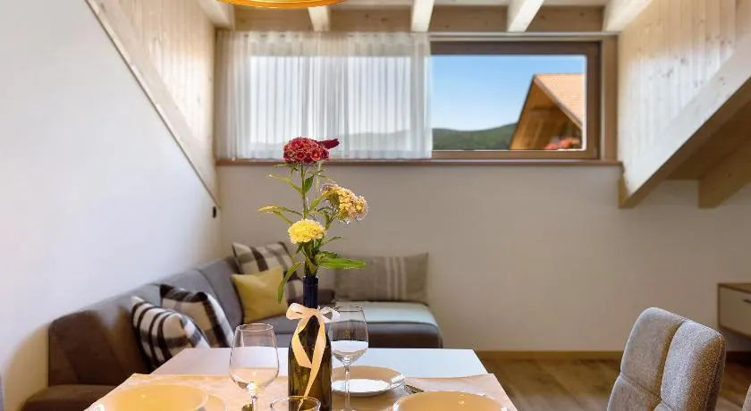 Agréable appartement adapté aux familles avec internet haut débit et jardin | Vue montagne | Près des pistes de ski | Adapté au travail à distance - Image 1