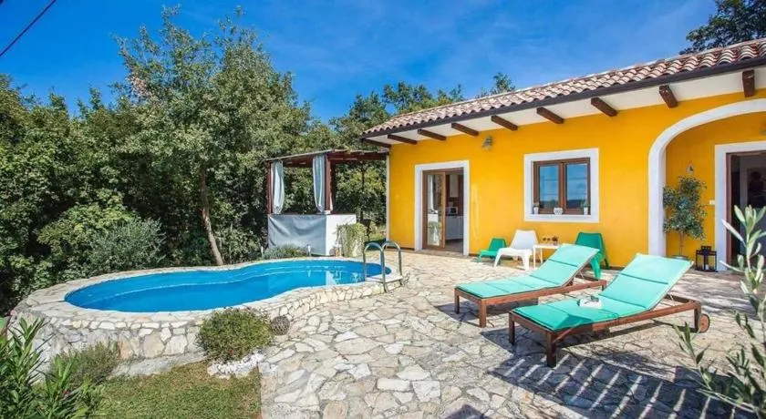 Holiday Home Deborah with Private Pool - Image 1