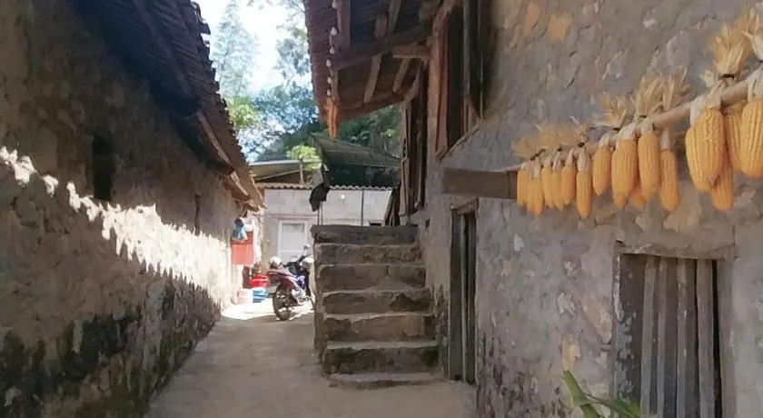 Triệu hoan homestay nhà sàn đá cổ làng đá cổ Khuổi - Image 1