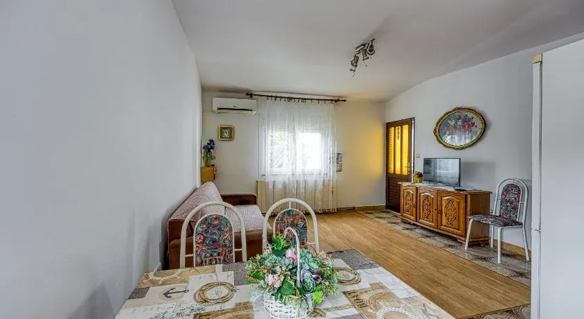Apartment Basic - Image 1