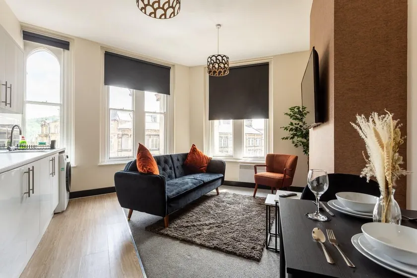 Crown Street Aparthotel - Image 1