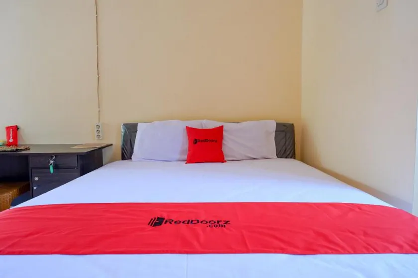 RedDoorz Syariah near Alun Alun Purwokerto - Image 1