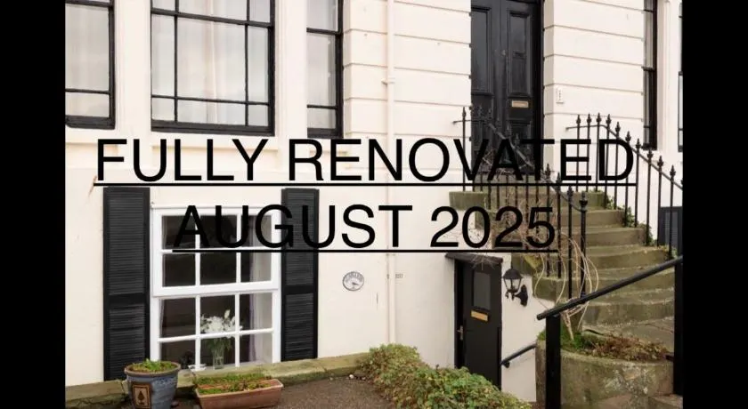 Seawards 2 bedroomed Seafront Filey - Image 1