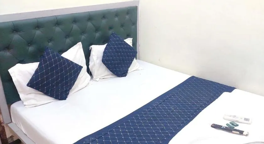 Hotel Mint Park AL Maqam - Near Mohammad Ali road Mumbai - Image 1