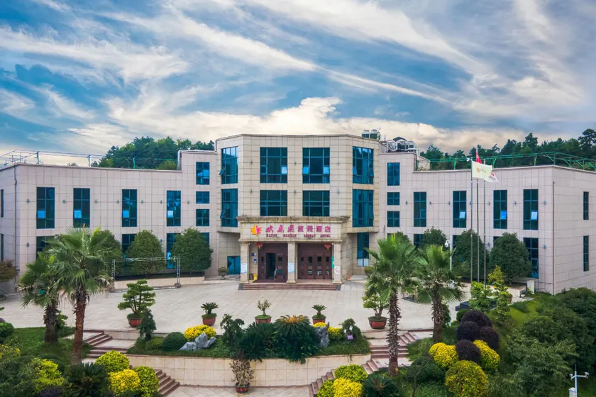 Xiangzhigou Maple Valley Holiday Hotel - Image 1