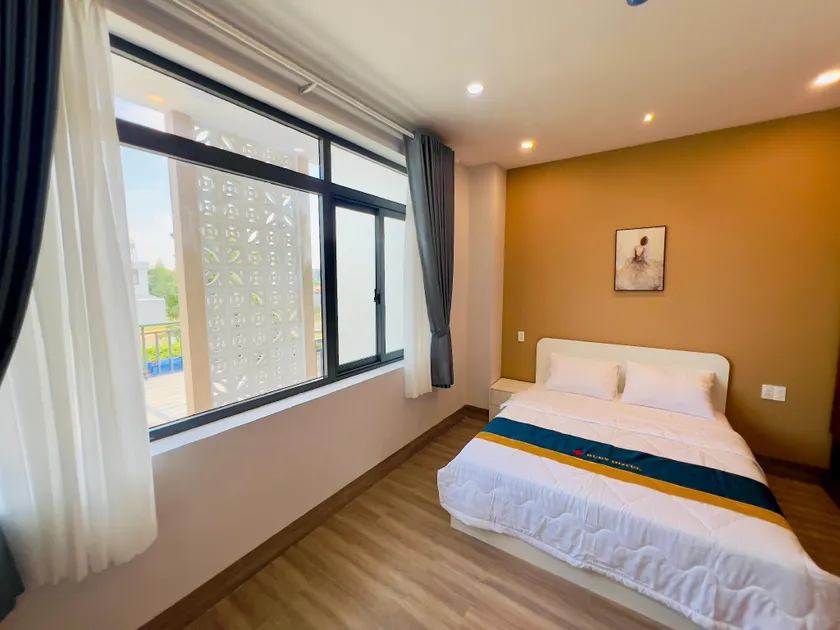 Ruby Hotel - Image 1