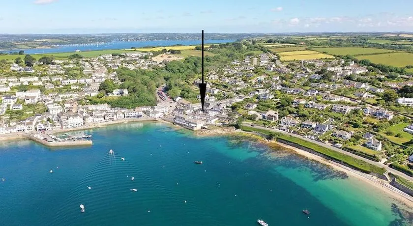 Luxury holiday cottage by the harbour in St Mawes - Image 1