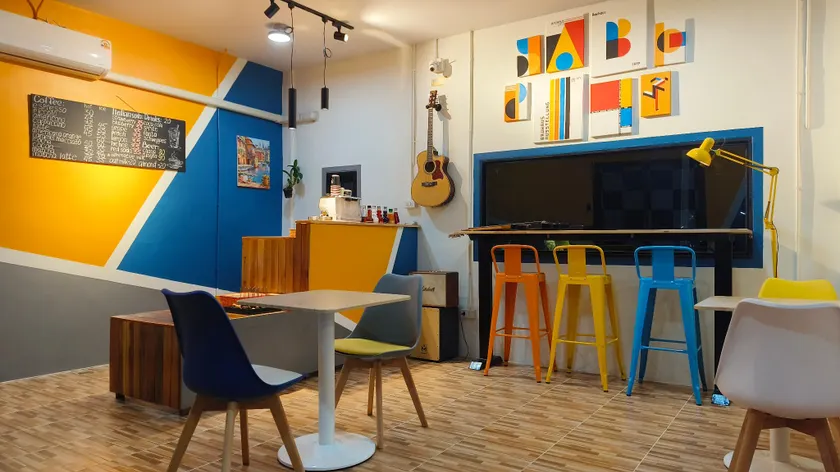 Bauhaus Hostel Cafe - Image 1