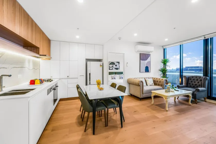 StayAU Spacious 2BR Stunning Sunset Views - Image 1