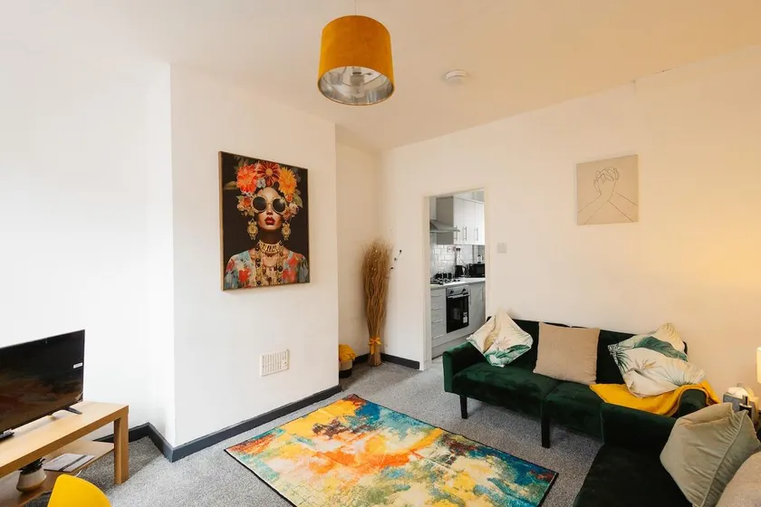 Boho Retreat, Near Peak District, Parking, Sleeps 6, Long Stay Accommodation - Image 1