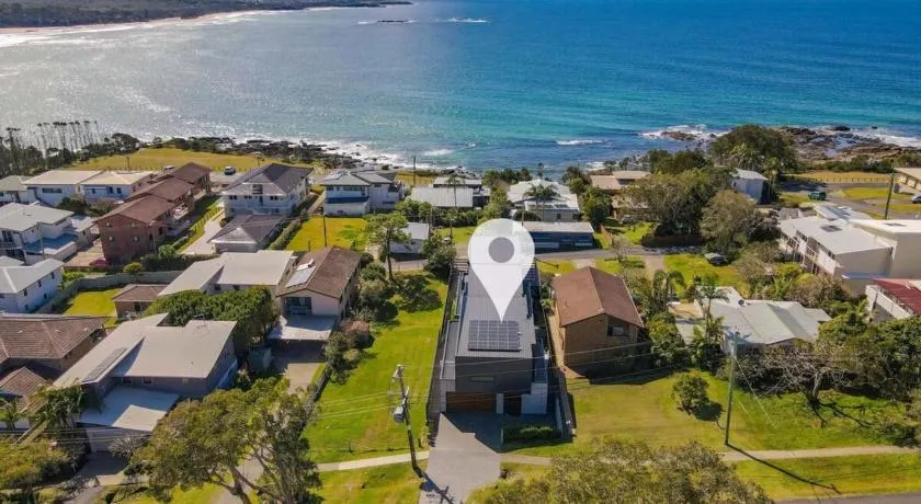 Echoes - Luxury Home Beach Views Walk to Cafes - Image 1