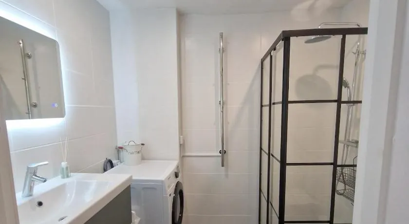 Central City Apartment A - Image 1