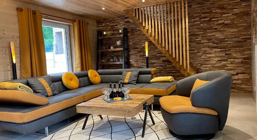 La Petite Maison au bord de l'eau - Image 1