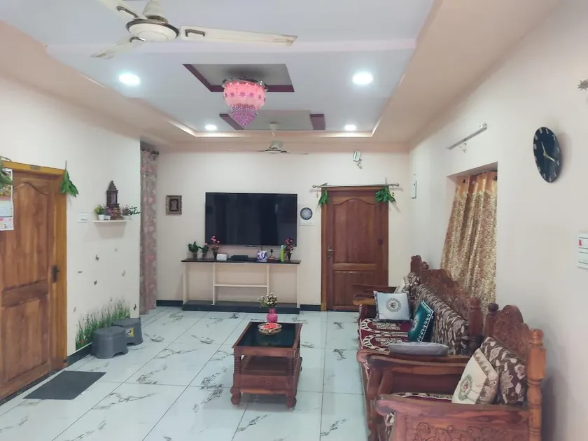 Yerramsetti Vaari Homestay, Full 3BHK, AC Rooms , Kitchen Access Self Cooking - Image 1