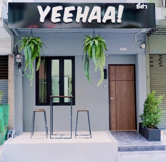 YEEHAA Hotel - Image 1