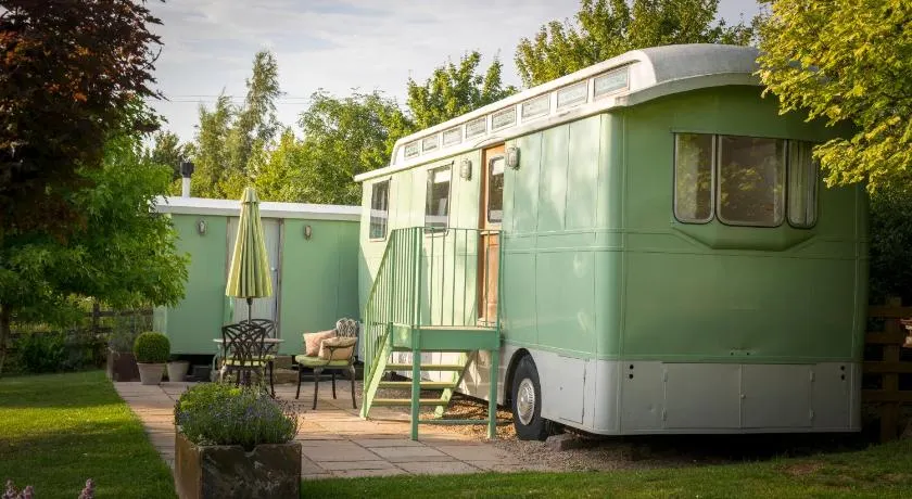 The Showman's Waggon - Image 1